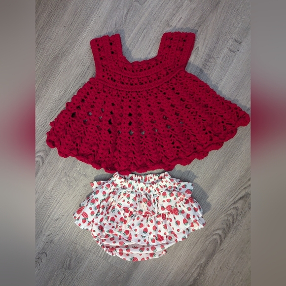 Strawberry Print Ruffled Baby Bloomers 0-12 Months - Picture 5 of 5